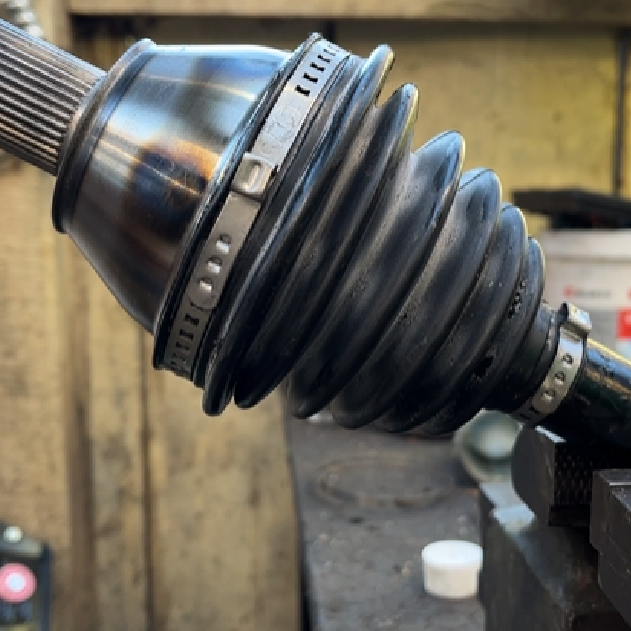 etape 3 - debuter la purge de freins et raccorder la bouteile de recyclage pour faciliter purge des freins