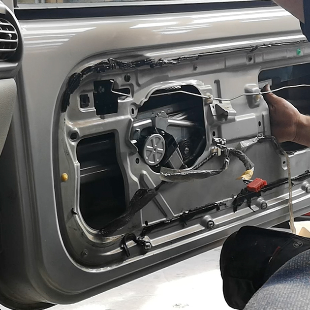 étape 2 pour changer votre lève-vitre de Twingo 1 et choisir l'adaptateur pour le moteur du lève-vitre