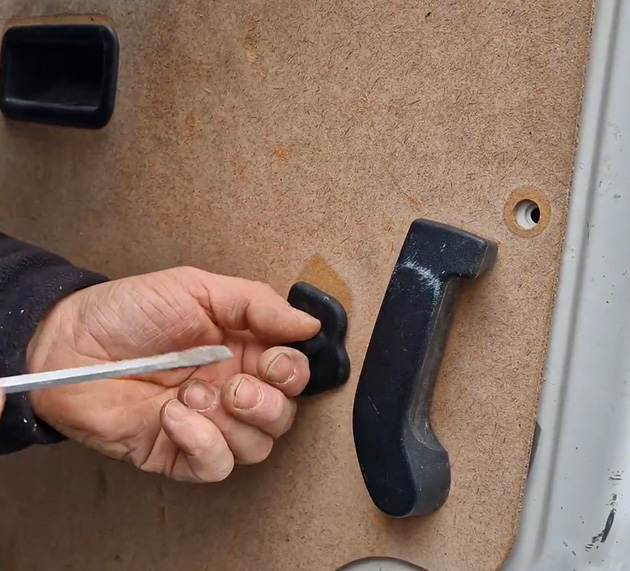 Volver a colocar el guarnecido de la puerta